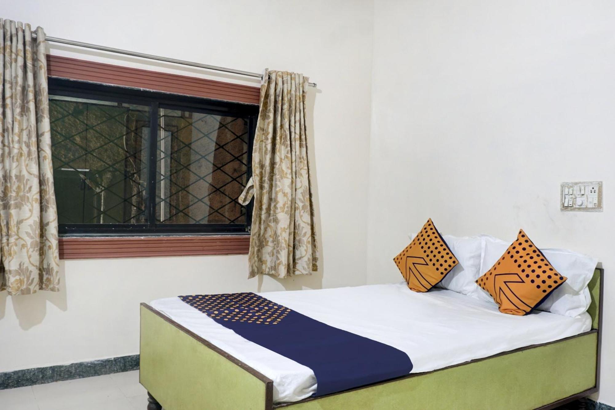 Spot On 74501 Hotel Supriya Garden Vagholi Buitenkant foto