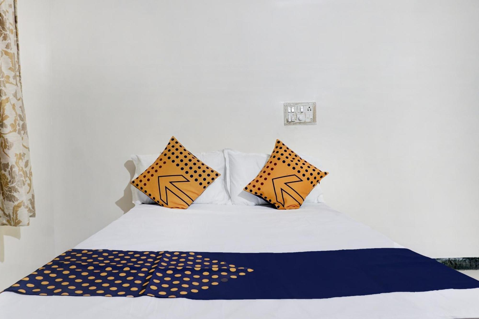 Spot On 74501 Hotel Supriya Garden Vagholi Buitenkant foto