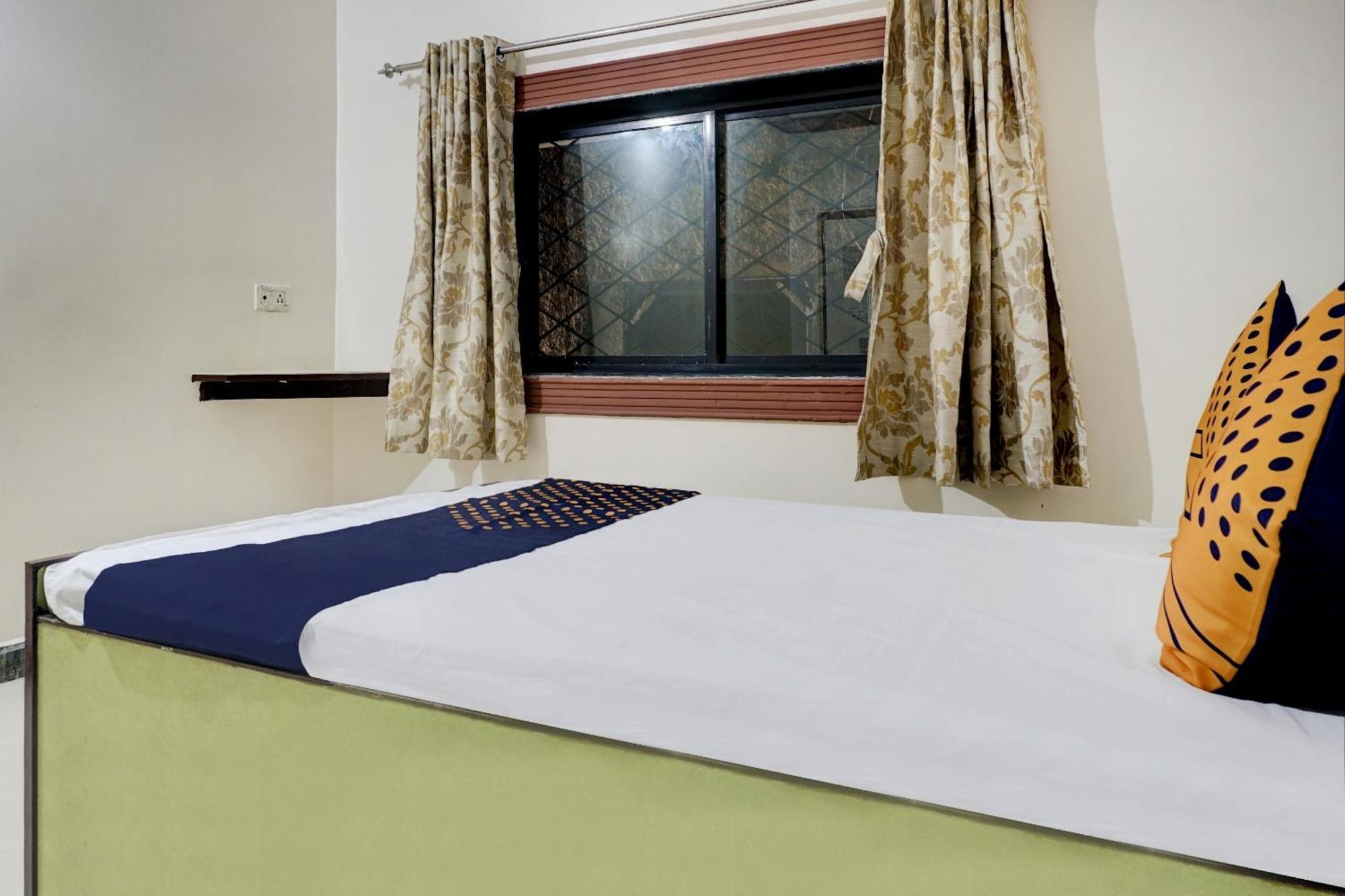 Spot On 74501 Hotel Supriya Garden Vagholi Buitenkant foto