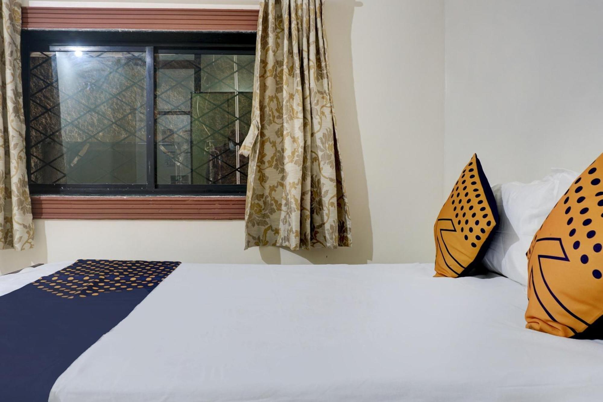 Spot On 74501 Hotel Supriya Garden Vagholi Buitenkant foto