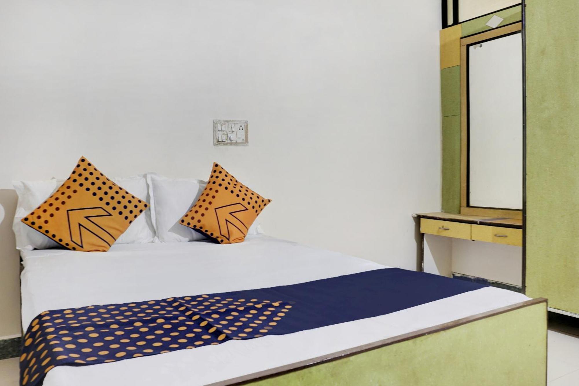 Spot On 74501 Hotel Supriya Garden Vagholi Buitenkant foto